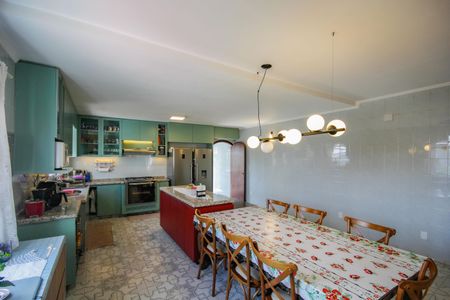 Casa à venda com 390m², 4 quartos e 4 vagas Casa à venda com 390m², 4 quartos e 4 vagasCozinha