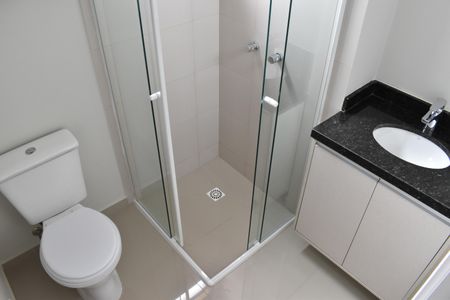 Banheiro de kitnet/studio para alugar com 1 quarto, 25m² em Centro, Curitiba