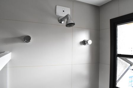 Banheiro de kitnet/studio para alugar com 1 quarto, 24m² em Centro, Curitiba