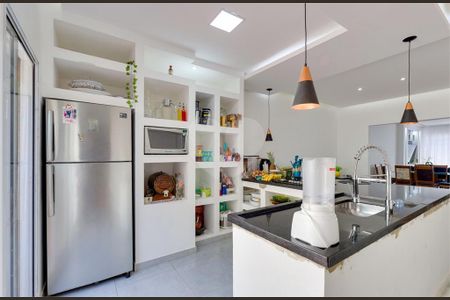 Casa à venda com 205m², 2 quartos e 4 vagas