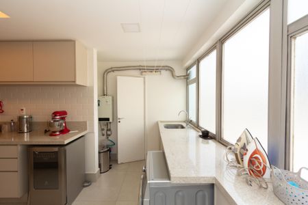 Apartamento para alugar com 142m², 3 quartos e 1 vagaÁrea de Serviço