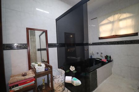 Casa à venda com 320m², 3 quartos e 7 vagasBanheiro 