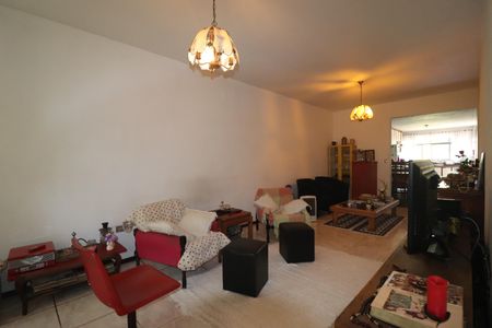 Casa à venda com 320m², 3 quartos e 7 vagasSala