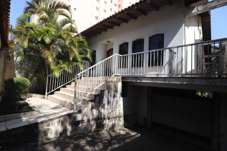 Casa à venda com 320m², 3 quartos e 7 vagasFachada Casa