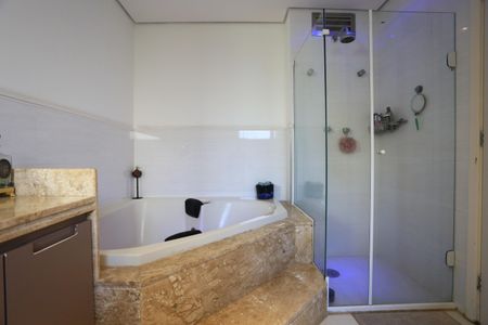 Apartamento à venda com 212m², 3 quartos e 4 vagas Apartamento à venda com 212m², 3 quartos e 4 vagasBanheiro da Suíte 3