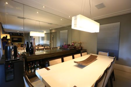 Sala de apartamento à venda com 3 quartos, 212m² em Vila Suzana, São Paulo