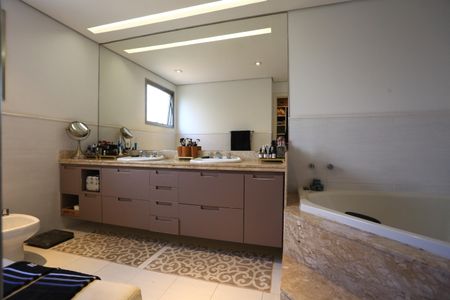 Apartamento à venda com 212m², 3 quartos e 4 vagas Apartamento à venda com 212m², 3 quartos e 4 vagasBanheiro da Suíte 3