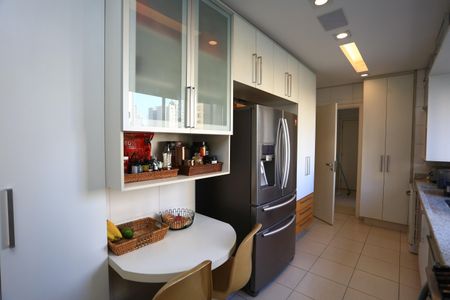 Apartamento à venda com 212m², 3 quartos e 4 vagas Apartamento à venda com 212m², 3 quartos e 4 vagasCozinha