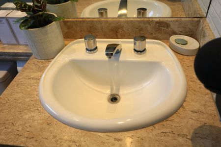 Apartamento à venda com 212m², 3 quartos e 4 vagas Apartamento à venda com 212m², 3 quartos e 4 vagasBanheiro da Suíte 2