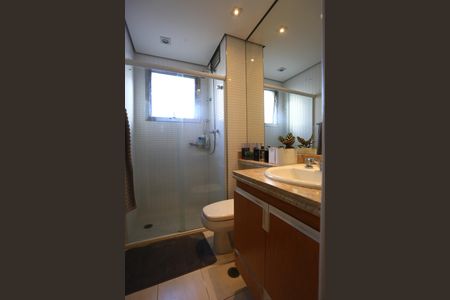 Apartamento à venda com 212m², 3 quartos e 4 vagas Apartamento à venda com 212m², 3 quartos e 4 vagasBanheiro da Suíte 2