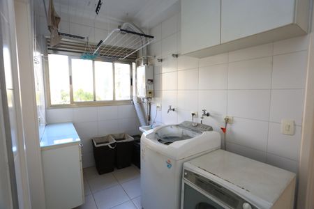 Apartamento à venda com 212m², 3 quartos e 4 vagas Apartamento à venda com 212m², 3 quartos e 4 vagasÁrea de Serviço