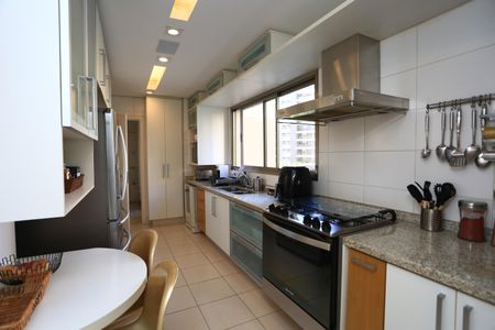 Apartamento à venda com 212m², 3 quartos e 4 vagas Apartamento à venda com 212m², 3 quartos e 4 vagasCozinha