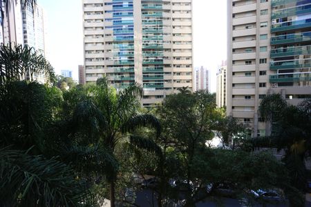 Apartamento à venda com 212m², 3 quartos e 4 vagas Apartamento à venda com 212m², 3 quartos e 4 vagasVaranda