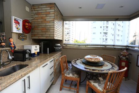 Apartamento à venda com 212m², 3 quartos e 4 vagas Apartamento à venda com 212m², 3 quartos e 4 vagasVaranda gourmet