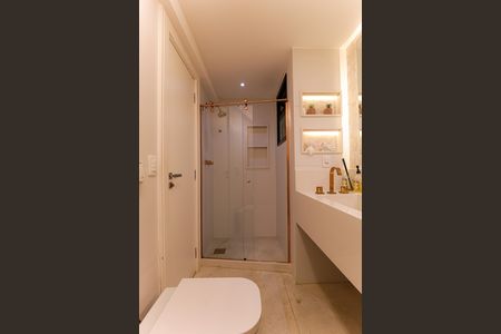 Apartamento à venda com 256m², 4 quartos e 4 vagas Apartamento à venda com 256m², 4 quartos e 4 vagasBanheiro Social