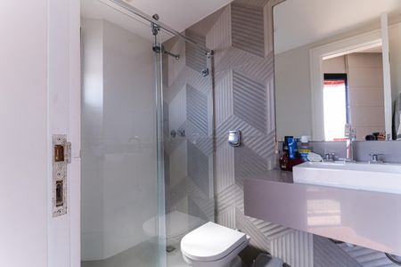 Apartamento à venda com 256m², 4 quartos e 4 vagas Apartamento à venda com 256m², 4 quartos e 4 vagasBanheiro da Suíte 3