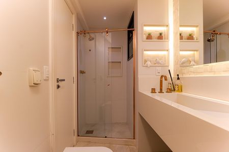 Apartamento à venda com 256m², 4 quartos e 4 vagas Apartamento à venda com 256m², 4 quartos e 4 vagasBanheiro Social