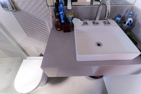 Apartamento à venda com 256m², 4 quartos e 4 vagas Apartamento à venda com 256m², 4 quartos e 4 vagasBanheiro da Suíte 3