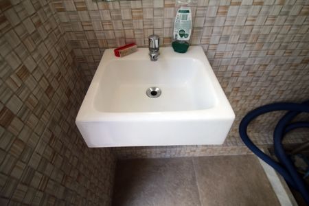 Casa à venda com 300m², 3 quartos e 4 vagasBanheiro da piscina