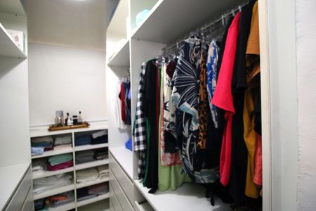 Casa à venda com 300m², 3 quartos e 4 vagasCloset