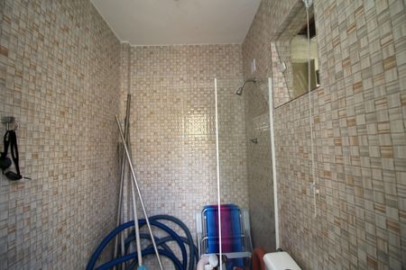 Casa à venda com 300m², 3 quartos e 4 vagasBanheiro da piscina