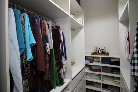 Casa à venda com 300m², 3 quartos e 4 vagasCloset