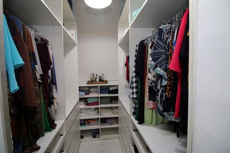 Casa à venda com 300m², 3 quartos e 4 vagasCloset