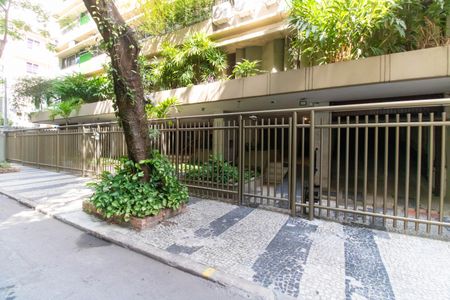 Apartamento à venda com 130m², 3 quartos e 1 vaga Apartamento à venda com 130m², 3 quartos e 1 vagaFachada