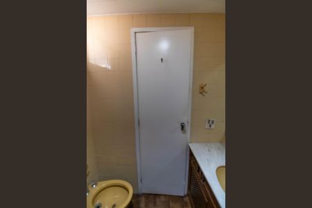 Apartamento à venda com 130m², 3 quartos e 1 vaga Apartamento à venda com 130m², 3 quartos e 1 vagaBanheiro Social