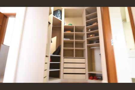 Casa de condomínio à venda com 364m², 3 quartos e 2 vagasSuíte 1 - Closet