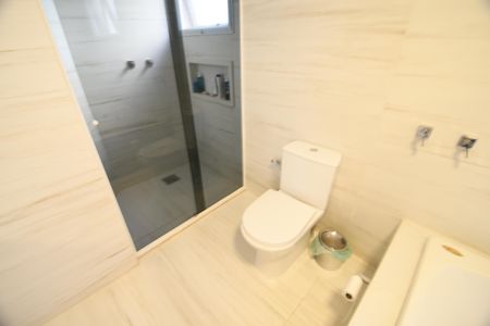Casa de condomínio à venda com 364m², 3 quartos e 2 vagasBanheiro da Suíte 3