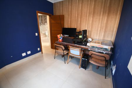 Casa de condomínio à venda com 364m², 3 quartos e 2 vagasEscritório