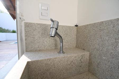 Casa de condomínio à venda com 364m², 3 quartos e 2 vagasBanheiro da Piscina