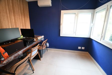 Casa de condomínio à venda com 364m², 3 quartos e 2 vagasEscritório