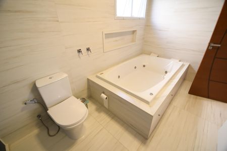 Casa de condomínio à venda com 364m², 3 quartos e 2 vagasBanheiro da Suíte 3