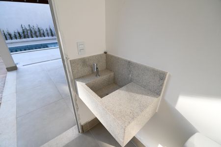 Casa de condomínio à venda com 364m², 3 quartos e 2 vagasBanheiro da Piscina