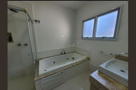 Casa à venda com 264m², 4 quartos e sem vaga