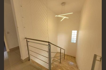 Casa à venda com 264m², 4 quartos e sem vaga