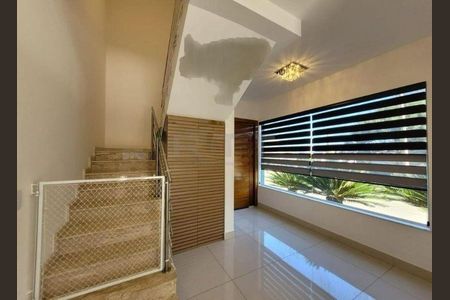 Casa à venda com 264m², 4 quartos e sem vaga