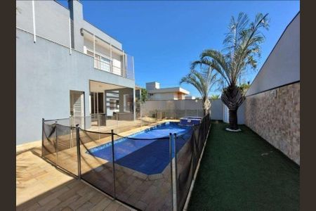 Casa à venda com 264m², 4 quartos e sem vaga