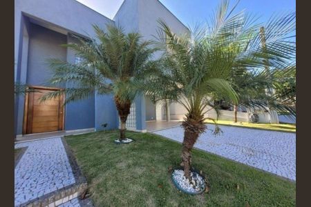 Casa à venda com 264m², 4 quartos e sem vaga