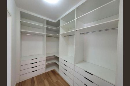 Casa à venda com 264m², 4 quartos e sem vaga