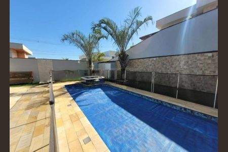 Casa à venda com 264m², 4 quartos e sem vaga