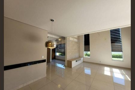 Casa à venda com 264m², 4 quartos e sem vaga