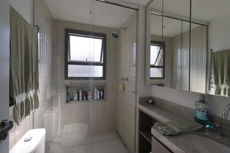 Apartamento à venda com 227m², 4 quartos e 4 vagasBanheiro 1 da Suíte 3