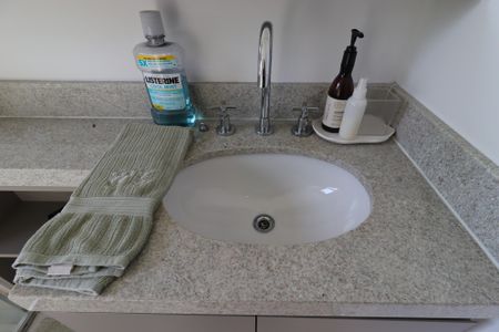 Apartamento à venda com 227m², 4 quartos e 4 vagasBanheiro 1 da Suíte 3