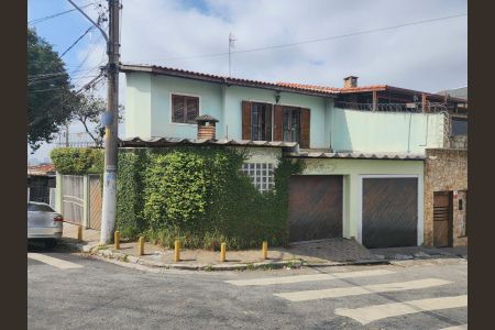 Casa à venda com 166m², 3 quartos e 4 vagas Casa à venda com 166m², 3 quartos e 4 vagasFachada