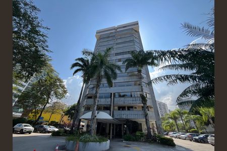 Apartamento para alugar com 135m², 4 quartos e 2 vagas Apartamento para alugar com 135m², 4 quartos e 2 vagasFachada