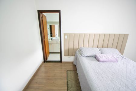 Casa à venda com 300m², 5 quartos e 7 vagas Casa à venda com 300m², 5 quartos e 7 vagasSuíte 1