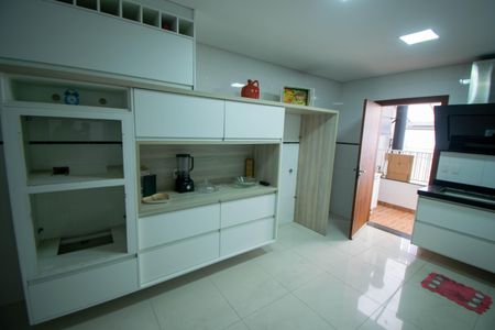 Casa à venda com 300m², 5 quartos e 7 vagas Casa à venda com 300m², 5 quartos e 7 vagasCozinha